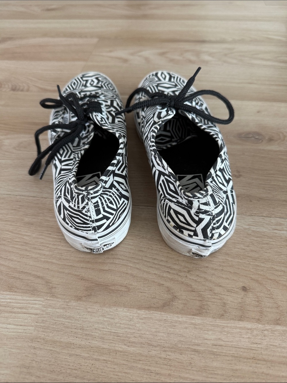 Vans Black & White Optical Hex Pattern Low-Top Sneakers - Picture 3 of 4